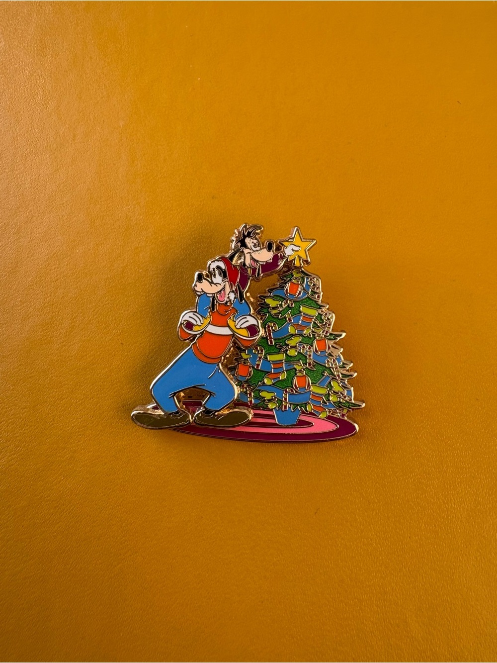 Limited Edition Disney Christmas Goofy Enamel Collectors Pin